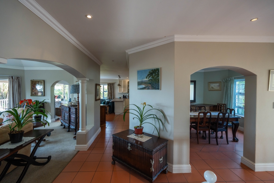 5 Bedroom Property for Sale in Seafield Eastern Cape
